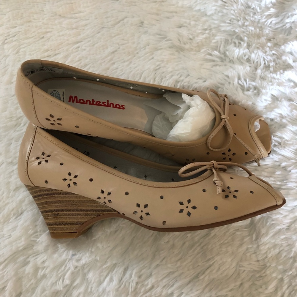 🇺🇸 NEW Montesinos Eyelet Beige Shoe, Size 8